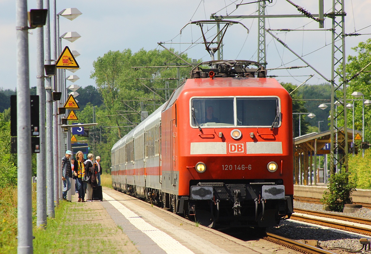 120 146-6 mit IC 2407 Schleswig 26.06.2016