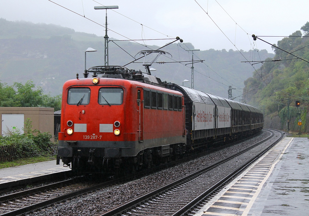 139 287-7 durchfährt hier mit dem Henkel-Zug den Bhf Lorchhausen am Rhein. 14.09.2013