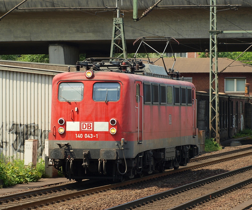140 043-1 auf Solofahrt durch Hamburg-Harburg. 01.06.2011