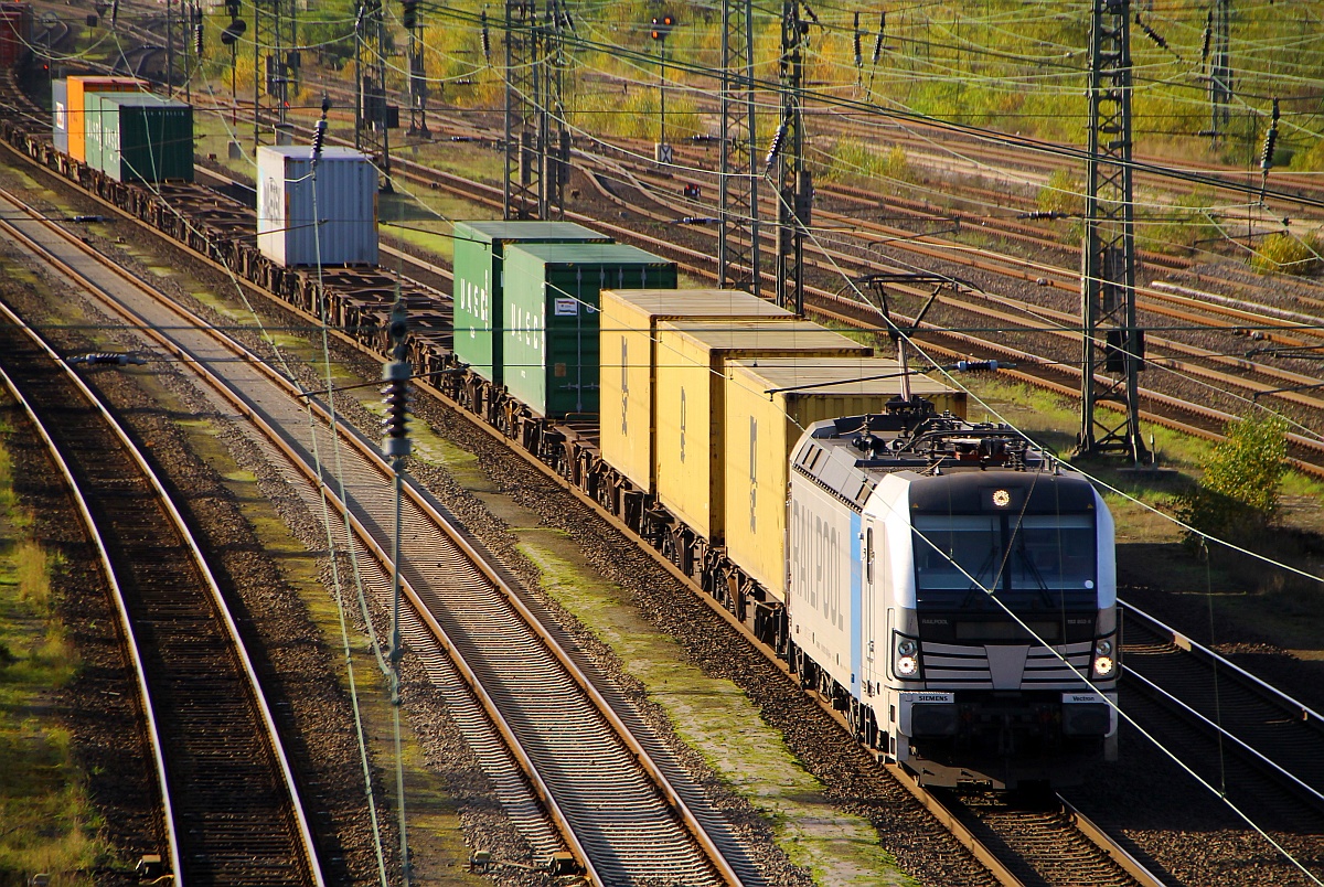 193 802 mit langem Containerzug aufgenommen bei der Durchfahrt in Buchholz in der Nordheide. 01.11.2014