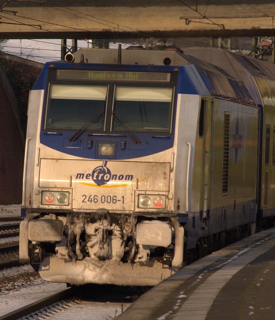 246 006-1 der Metronom steht hier leicht angefroren im Bahnhof Hamburg-Harburg. 04.12.2010