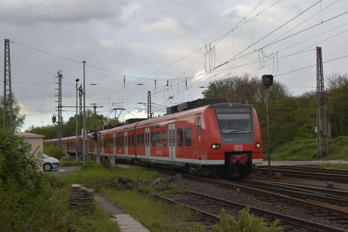 425 594-9 fährt in Grevenbroich ein als RE8 nach Koblenz Hbf. Dienstag den 25.4.2017