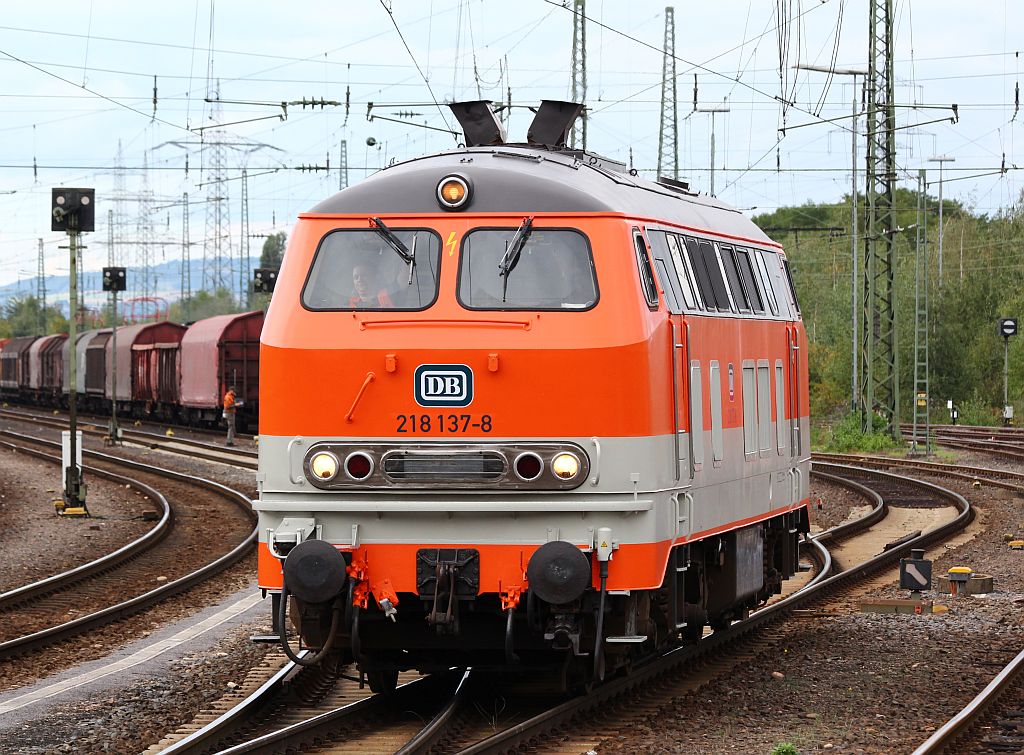 8.Lok: 218 137-8 in neuem City-Bahn Farbkleid und mit jetzt angebrachten  DB-Keks , Dieselparade Koblenz-Lützel 29.09.12