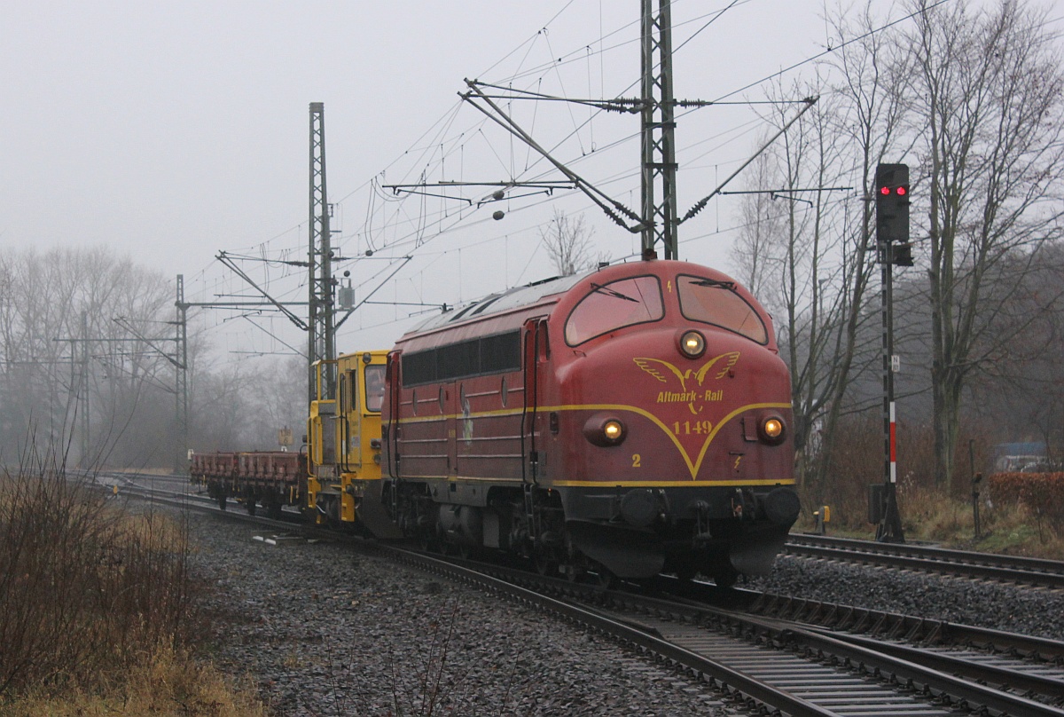 Altmark Rail Litra MY 1149/1227 008-0 hat hier auf ihrem Weg zurück den Railservice Trolje 9986 9881 412-1 und ihre beiden Kgs-z Wagen am Haken und dieselt hier gemütlich durch Schleswig. Gruß an das Team und Frohe Weihnachten! Schleswig 22.12.2016
