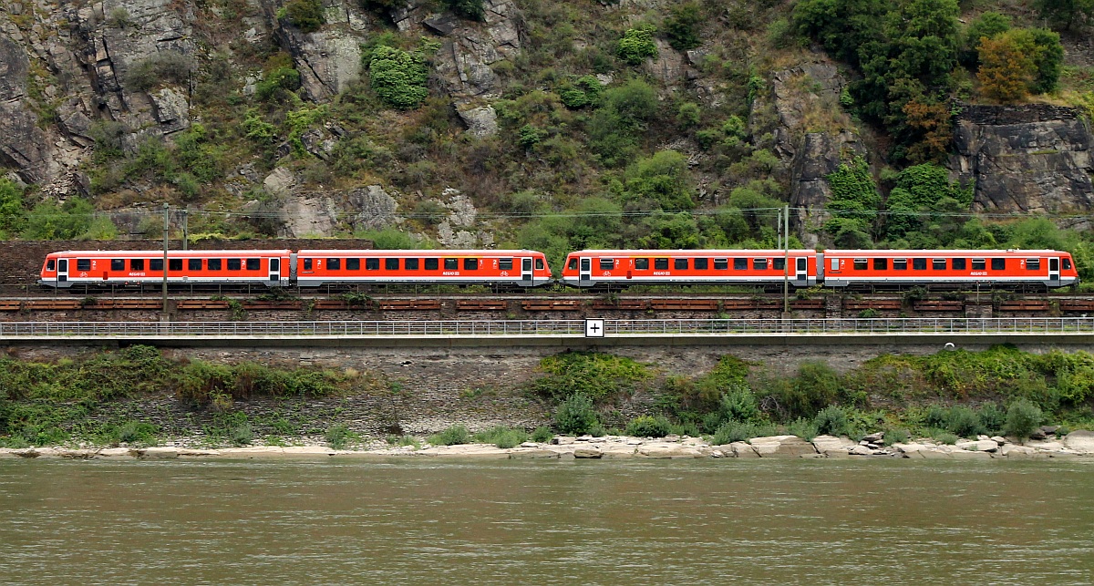 Auf dem Weg nach Koblenz konnte ich aus dem fahrenden Auto diese beiden unbekannten 628er am Rhein aufnehmen. 15.09.2013