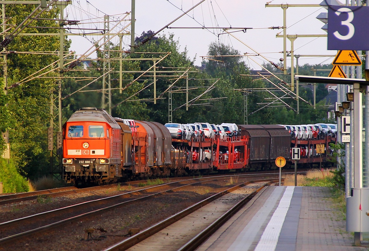 Beginn der Güterzugumleitung via Schleswig Jübek nach Husum und weiter nach Niebüll und Esbjerg. 232 668-4 mit dem EZ/GD 47416(Neumünster-Esbjerg)bei der Einfahrt in Schleswig. 14.07.2014