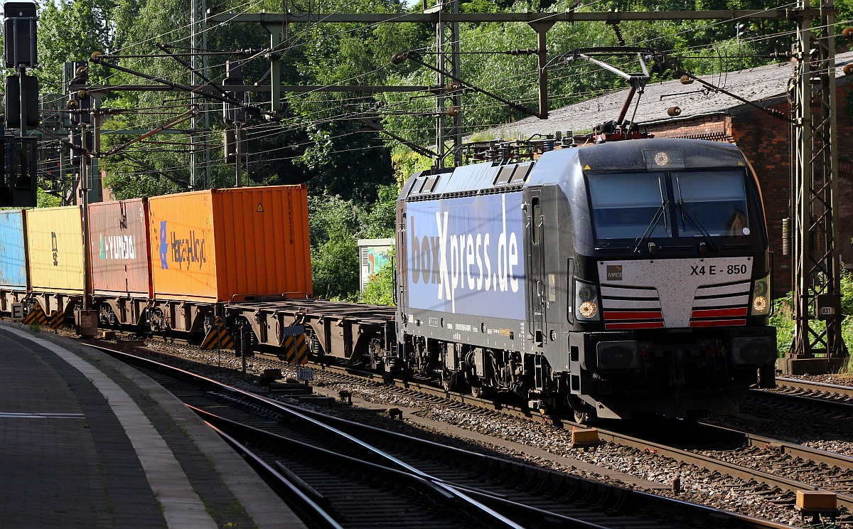 BoxXpress 193 850-5 mit Containerzug festgehalten in Hamburg-Harburg. 06.07.2015