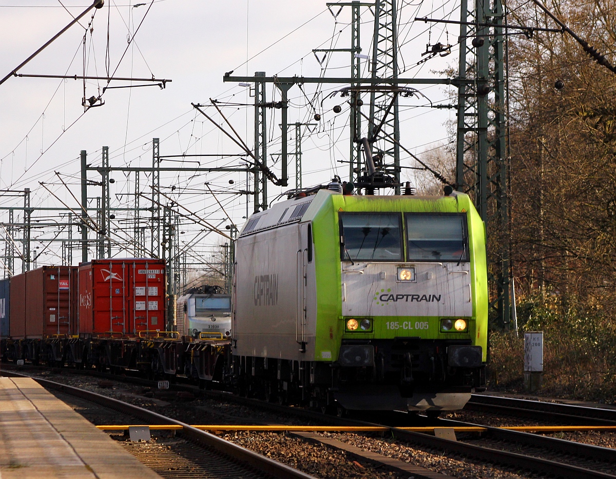 Captrain 185-CL 005(185 505-5)fährt hier mit einem Containerzug durch Hamburg-Harburg. 11.03.2015