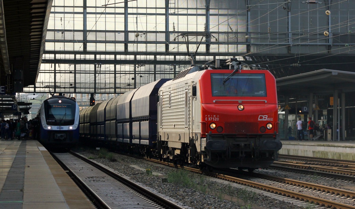 CB Rail E 37 520-0 mit Fals Ganzzug fährt hier durch den Bremer Hauptbahnhof. 29.08.2015