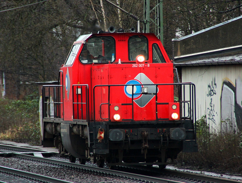 C&C Logistik 214 007-7/262 007-8 dieselt hier durch HH-Harburg. 07.01.2012