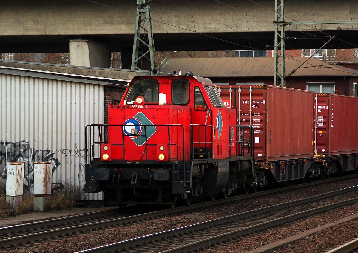CC Logistik 262 004-5/ 214 004-4  Annmarie  brummt mit einem Containerzug durch HH-Harburg. 03.03.2012