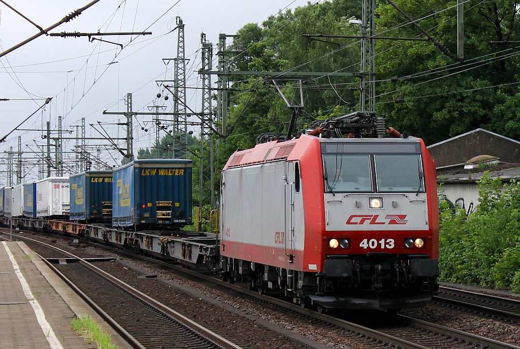 CFL 4013(91 82 000 4013-0 L-CFL)mit dem Walter/Schenker KLV durchfhrt hier HH-Harburg. 29.06.2013
