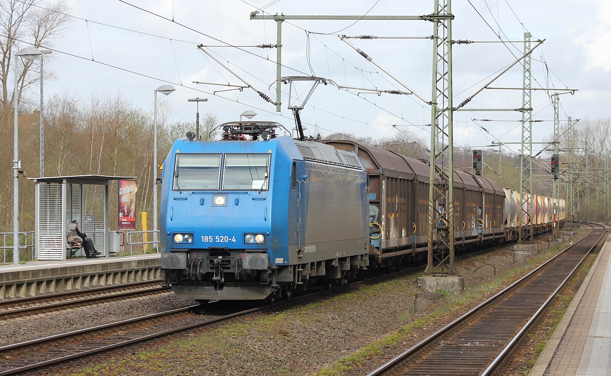CFL Cargo 185 520-4 rumpelt hier mit dem Zement-Express nach Deuna durch Schleswig. 19.04.2015