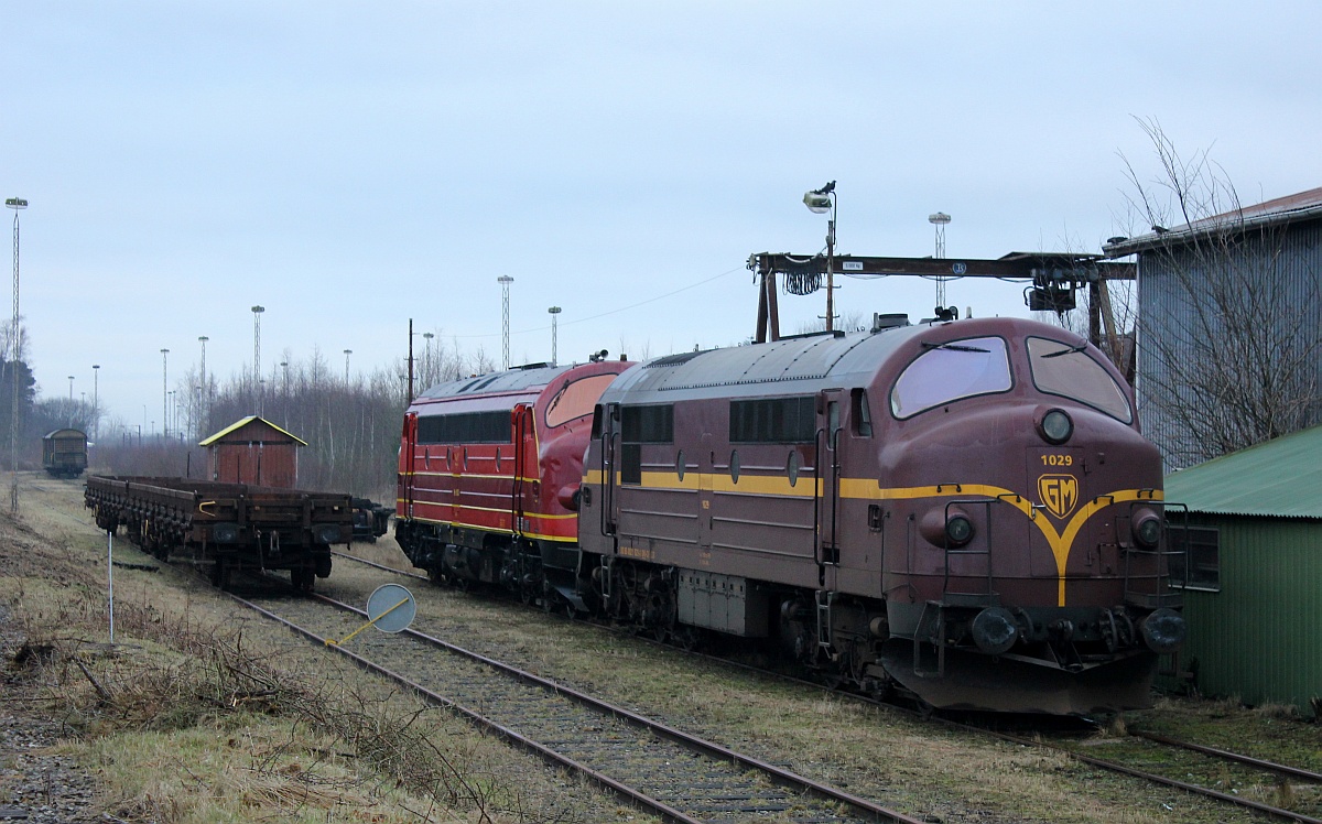 CFL Cargo DK Litra MX 1029(9286 0021 029-0 DK-CFLCD) steht hier mit dem Gast-Booster der Altmark Rail MY 1155(9280 1227 010-6 D-AMR) abgestellt im dänischen Padborg. 08.01.2017