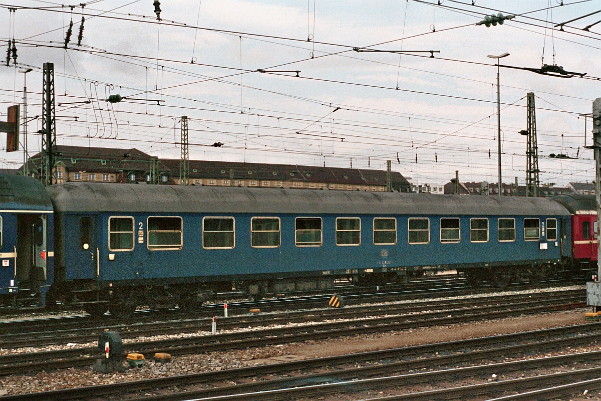 D-DB 51 80 50-80 167-0 Bcm241(UIC-X) Mnchen Hbf in den 80zigern
