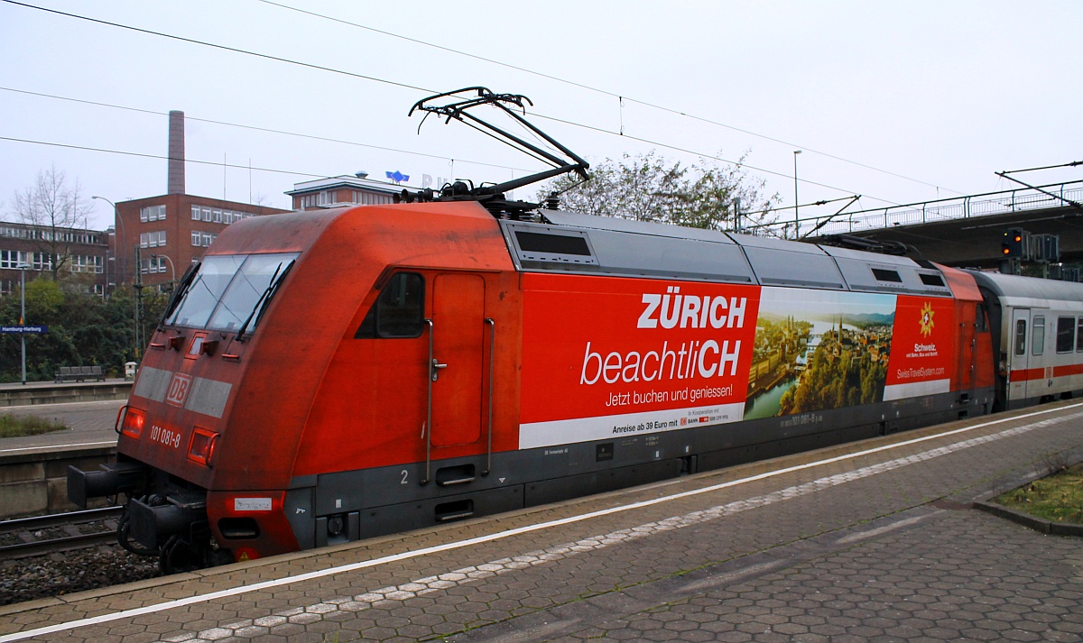 Das Trägerfahrzeug der Stadt Zürich...die DB 101 081-8 steht hier mit ihrem IC aus Binz im Bhf HH-Harburg. 29.11.2014