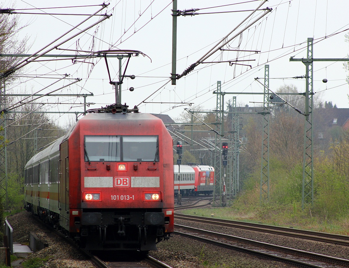 DB 101 013-1 vorne und 101 080-0  Luzern  rauschen hier mit dem LPF 78082 durch Schleswig Richtung Flensburg. 24.04.2015