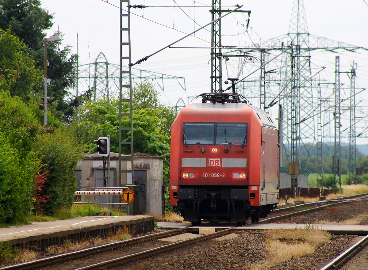DB 101 098-2 als LZF 48032 auf dem Weg nach Flensburg um dort einem IC Schadwagen abzuholen. 03.07.2014