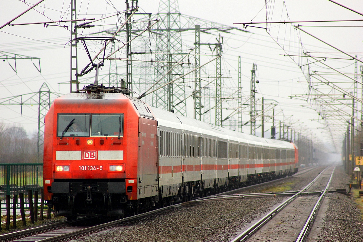 DB 101 134-5(REV/AE/20.01.12) mit dem LPF 78082(HH-Langenfelde - Flensburg)festgehalten in Jübek auf dem Weg nach Flensburg. Jübek 27.02.2015