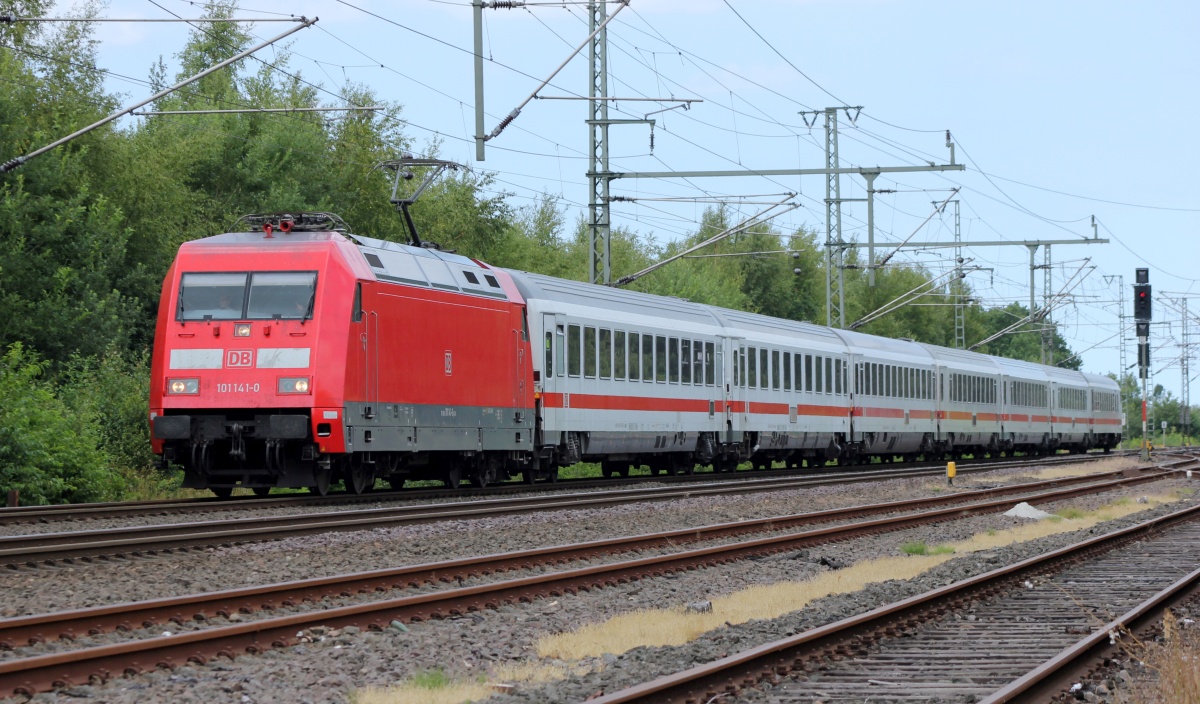 DB 101 141-0 mit IC 2407 nach Köln. Jübek 15.07.2018