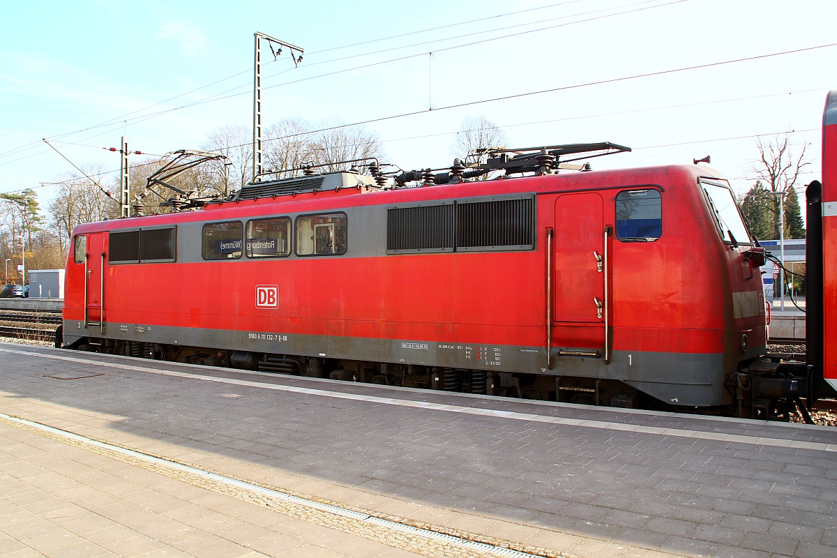 DB 111 132-7 aufgenommen während eines Kurzhaltes im Bhf Rotenburg(Wümme). 03.03.2012