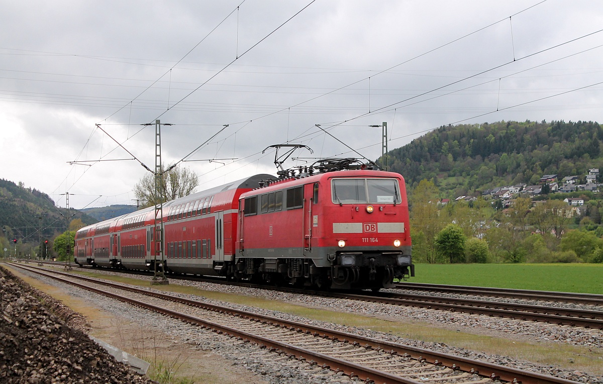 DB 111 164 mit RE nach Stuttgart aufgenommen kurz vor Horb. 07.05.2017