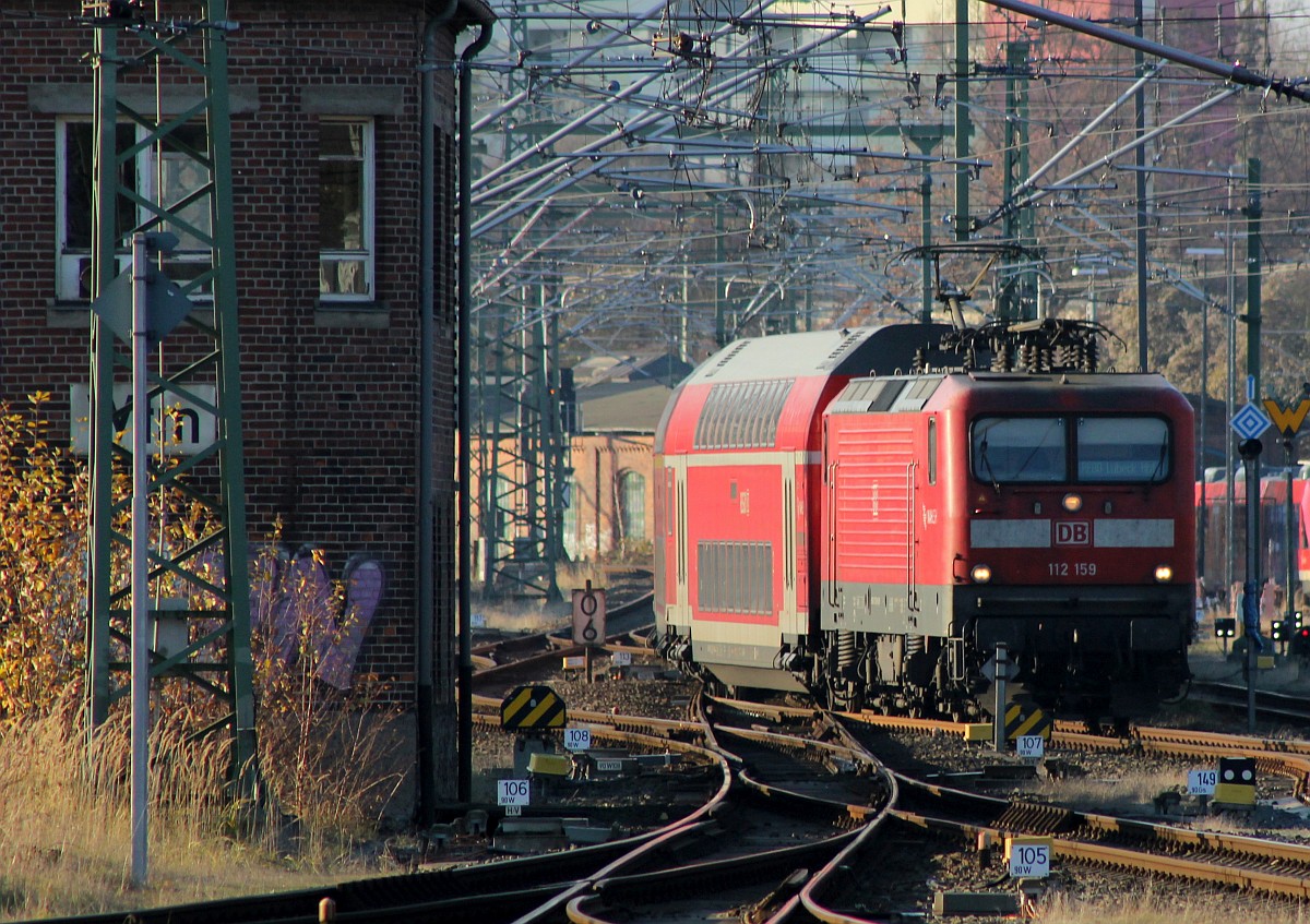 DB 112 159 kommt mit dem RE aus Hamburg. Lübeck 28.11.2018