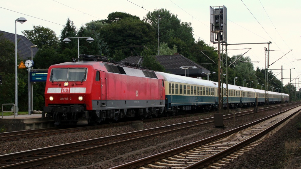 DB 120 105-2 mit IC79/2410  Hanseat , Schleswig, 24.08.2012
