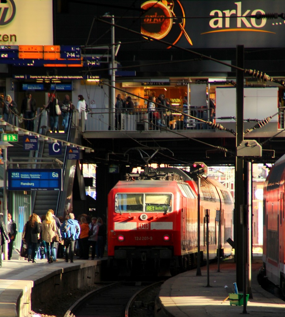 DB 120 116-9 umgebaut für die DB Regio zu 120 201-9, Hamburg-Hauptbahnhof, 05.05.2012