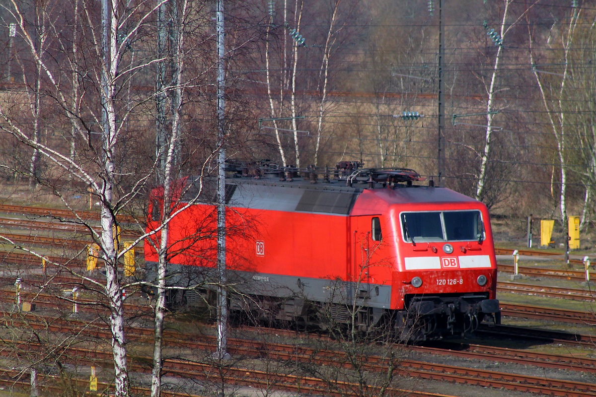 DB 120 126-8 abgestellt im alten Bw Bereich Flensburg Peelwatt(sie sah auch schon mal besser aus...)Flensburg 06.03.2014