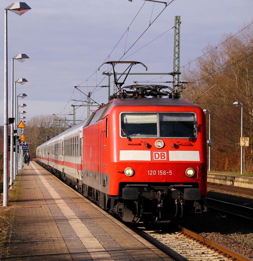 DB 120 156-5 mit dem IC 2417 verlässt gerade Schleswig, nächster Halt ist Rendsburg. Schleswig 23.02.2014