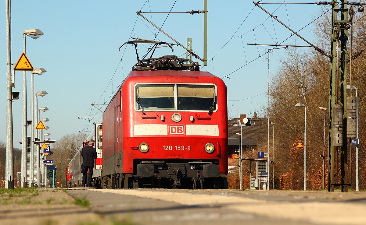 DB 120 159-9 mit dem IC 1971 nach München. Schleswig 23.03.2012