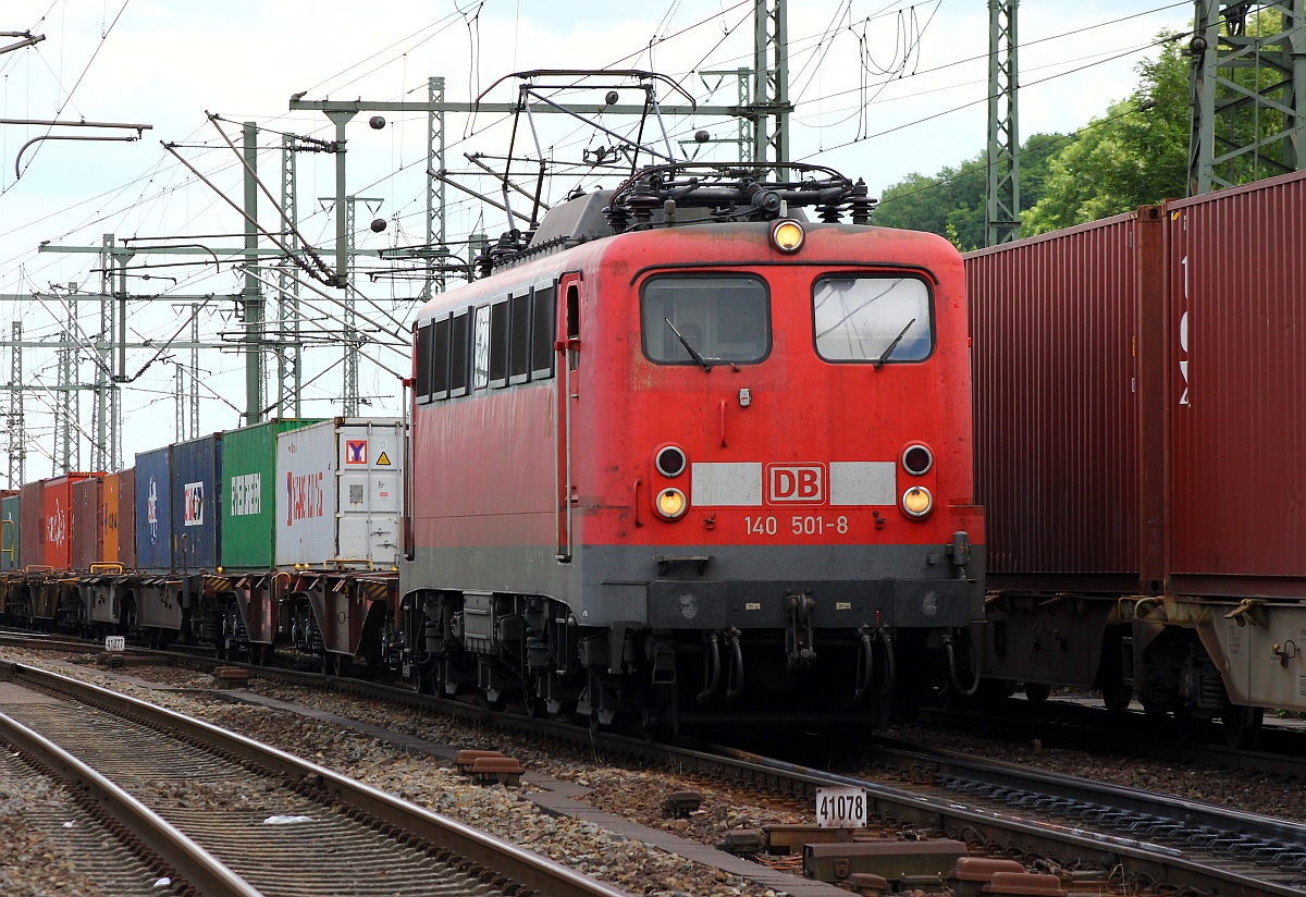 DB 140 501-8(REV/LD X/13.02.08, Verl/BSE 9/09.01.16) mit Containerzug aufgenommen in Hamburg-Harburg am 06.07.2015