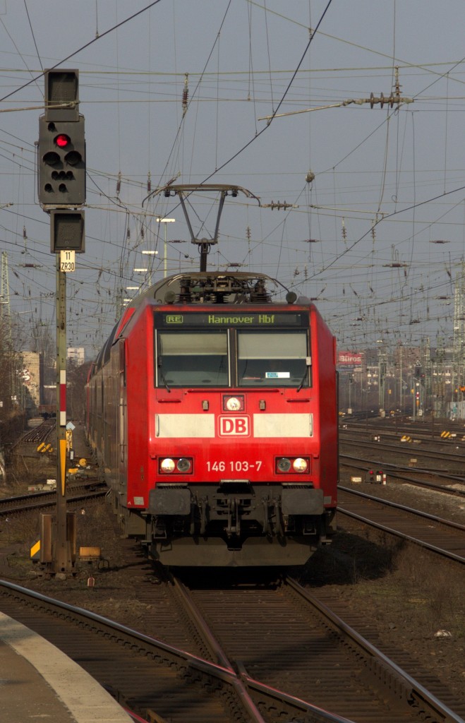 DB 146 103-7 mit einem RE nach Hannover Hbf wird bereit gestellt. Bremen Hbf 03.03.2012(üaVinG)