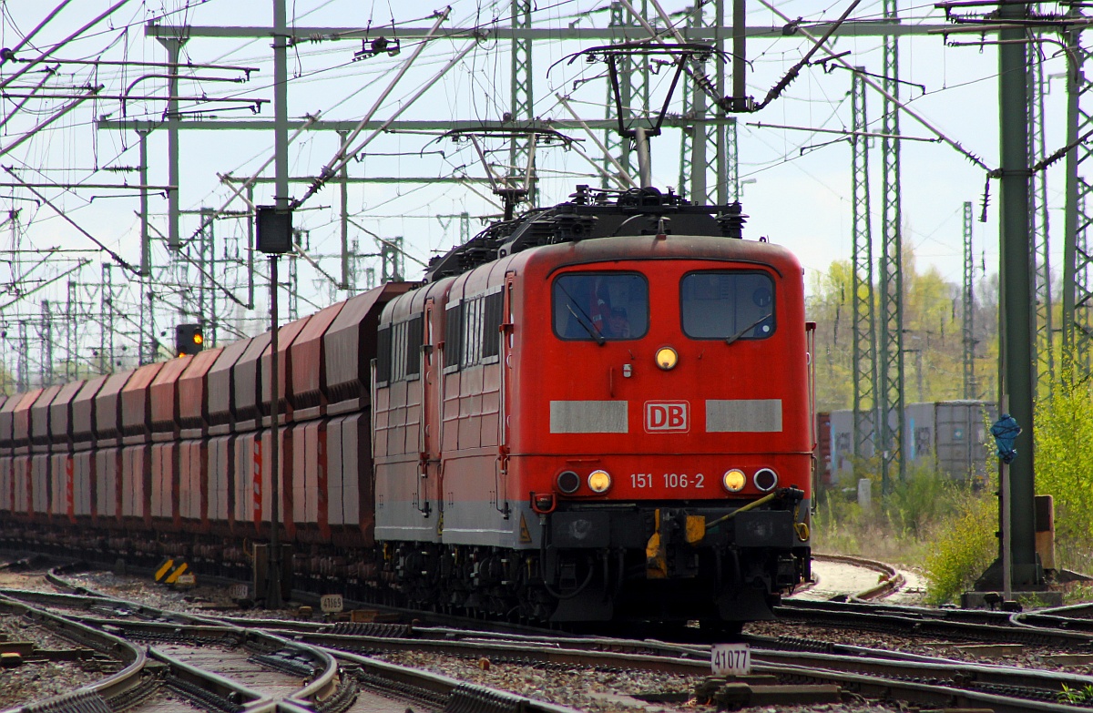 DB 151 106-2 mit Schwesterlok Hamburg Harburg 23.04.2016