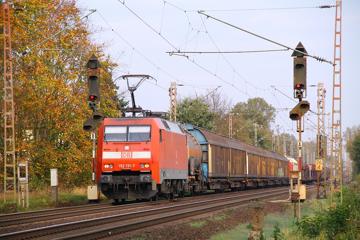 DB 152 151-7 mit Güterzug aufgenommen bei Dörverden am 01.11.2013