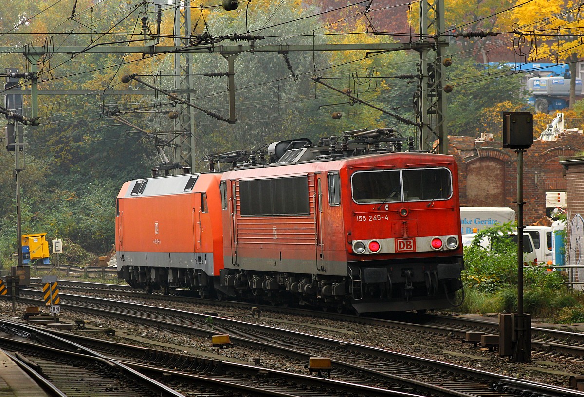 DB 152 170-7 fährt hier mit der 155 245-7(REV/LD X/29.07.11) am Haken durch Hamburg-Harburg. 28.10.2015