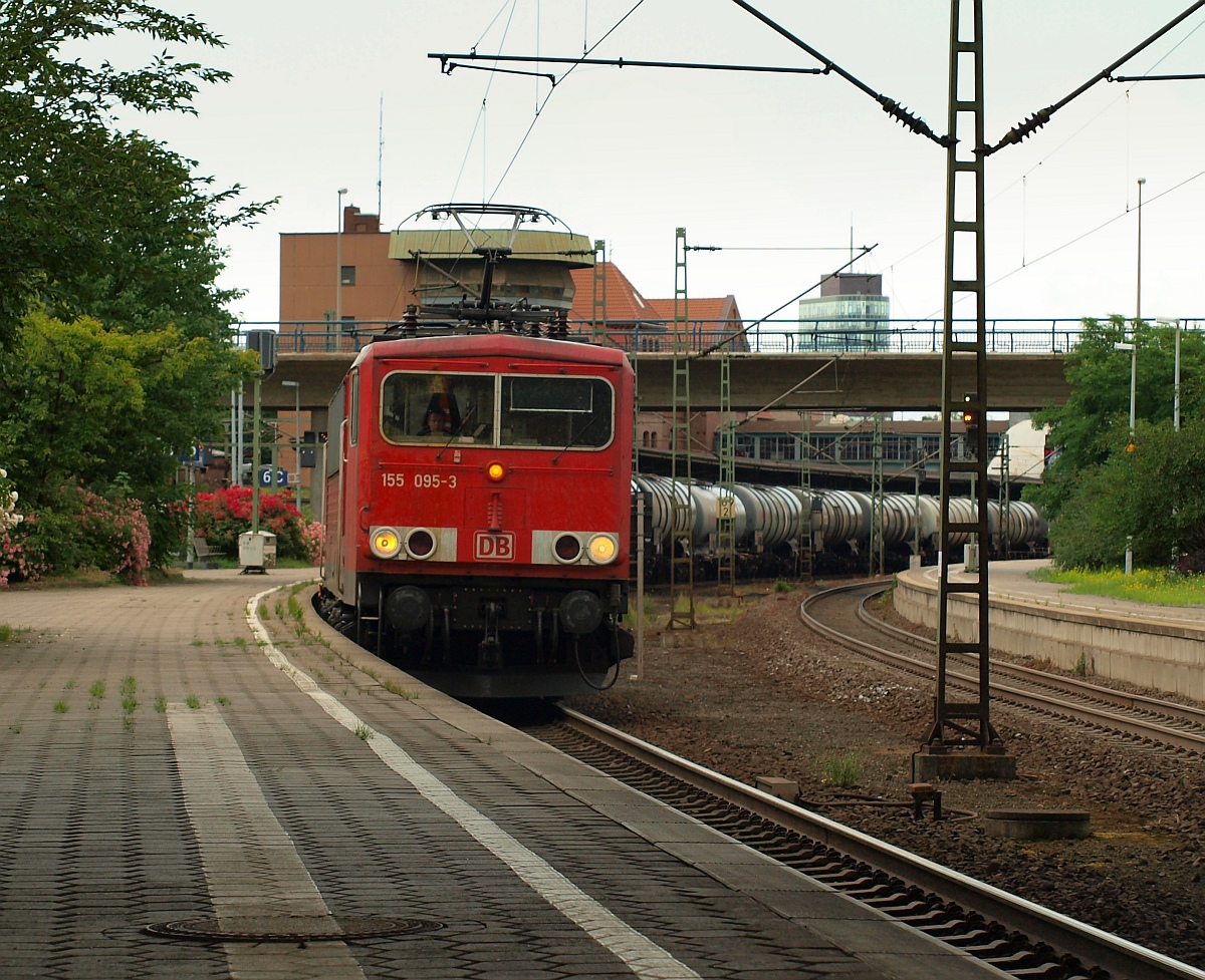 DB 155 095-3 durchfuhr am 01.07.2011 den Bhf HH-Harburg mit nem Öler am Haken(üaVinG).