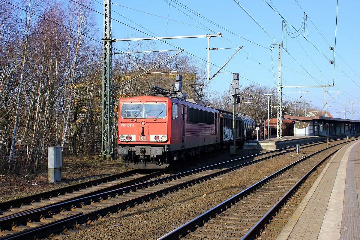 DB 155 138-1(REV/LD X/29.07.08, Verl/WRS9/06.07.16) verlässt hier via Gleis 6 Neumünster mit einem Güterzug Richtung Hamburg-Maschen. 17.02.2016