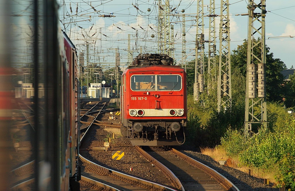DB 155 167-0 aufgenommen aus der in den Bhf. Neumünster einfahrenden Regionalbahn aus Flensburg. 01.07.11