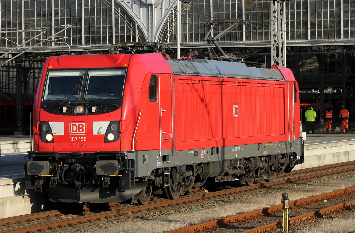 DB 187 150-8 verlässt den Lübecker Hbf Richtung Hamburg. 28.11.2018