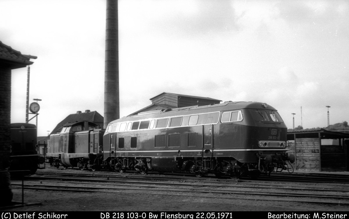 DB 218 103-0 12 Tage nach der Indienststellung im Bw Flensburg, dort war sie 24 Jahre.22.05.1971(DigiScan 041)