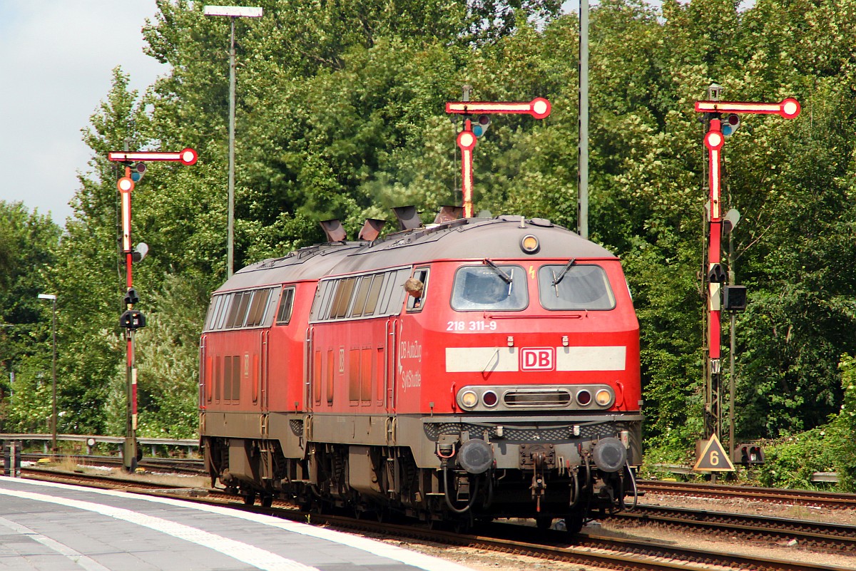 DB 218 311-9 mit Schwesterlok...Niebüll 04.08.2012