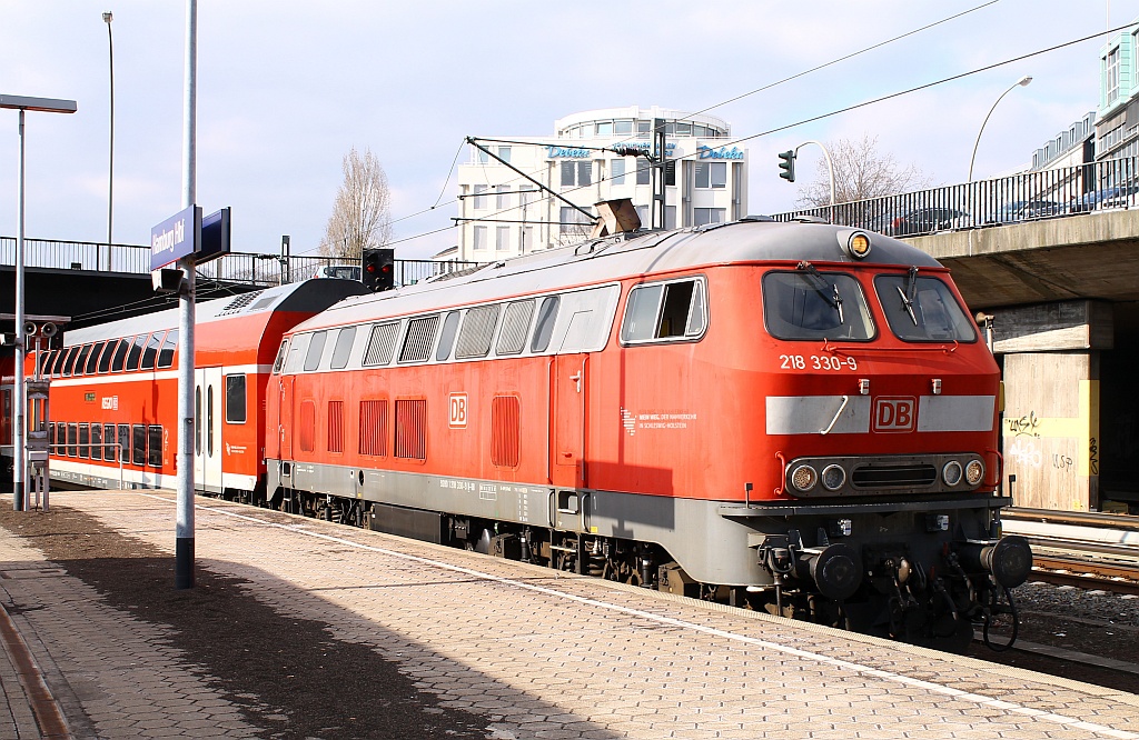 DB 218 330-9 stellt ihren RE nach Kiel bereit, HH-Hauptbahnhof, 03.04.2013