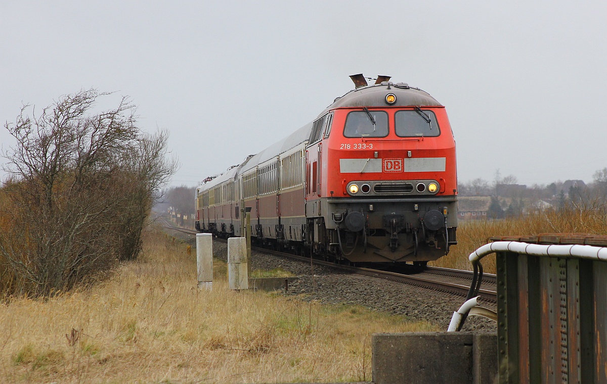 DB 218 333-3 mit AKE Richtung Hamburg Hattstedter Marsch 20.03.2016