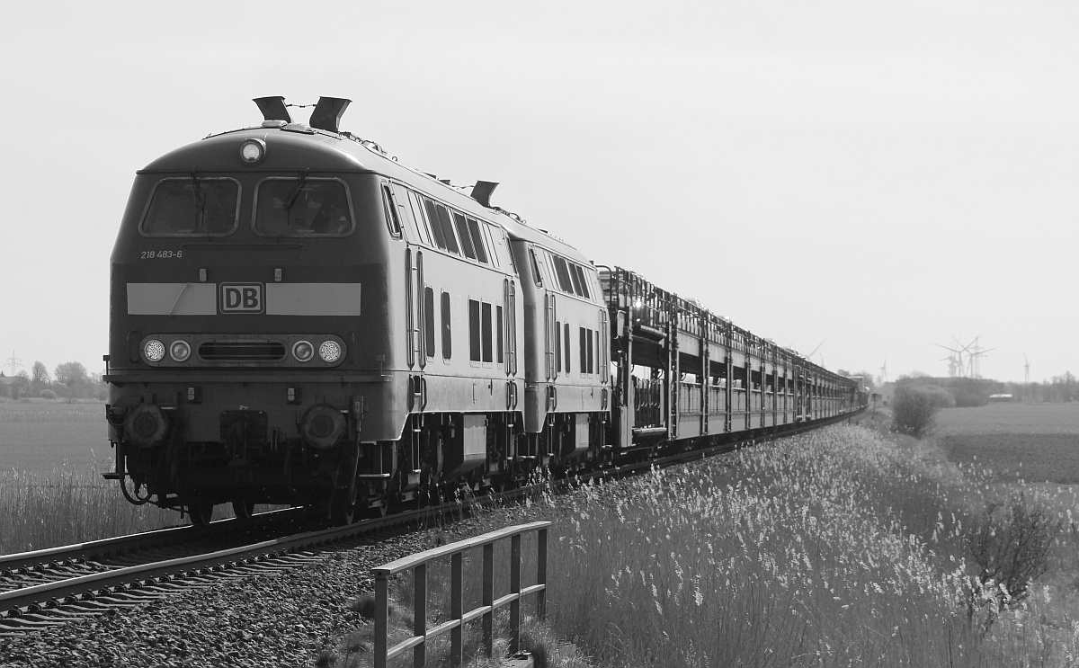 DB 218 483-6 und 484-4 mit SyltShuttle nach Westerland. Bü Triangel 18.04.2021