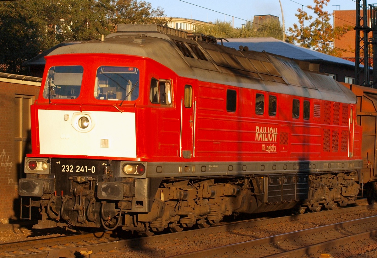 DB 232 241-0 aufgenommen in der Morgensonne am 15.10.2011 in Hamburg-Harburg(üaVinG).