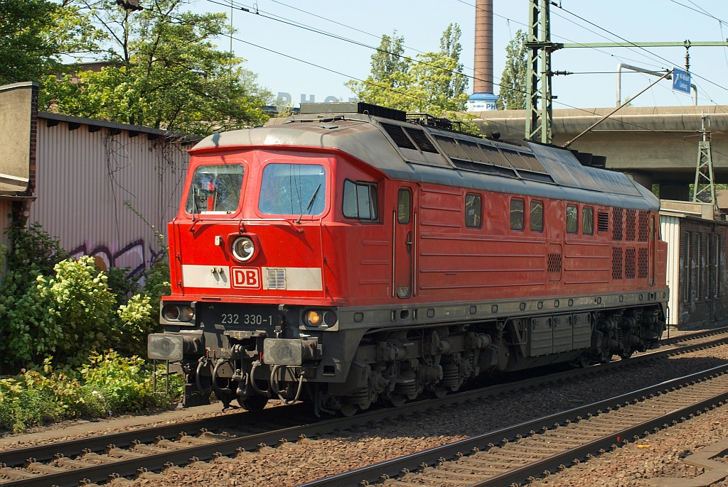 DB 232 330-1 auf Solofahrt durch Hamburg(hier HH-Harburg). 07.05.2011