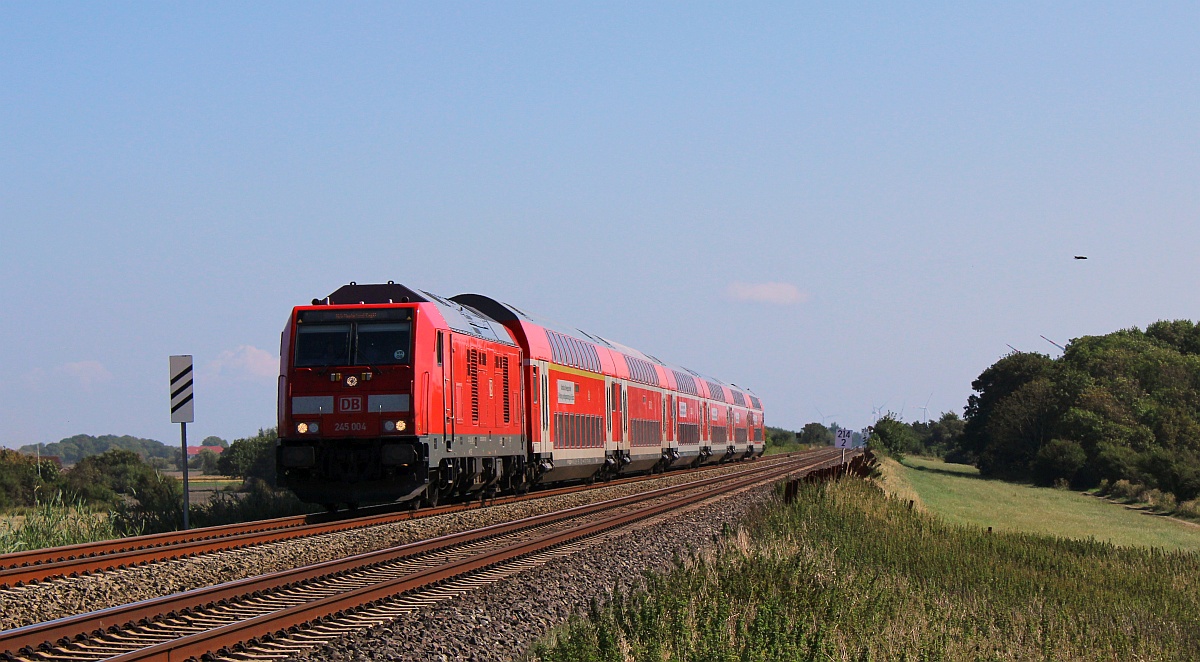 DB 245 004 mit RE6 nach Westerland, Wiedingharder Neuer Koog 01.09.2021