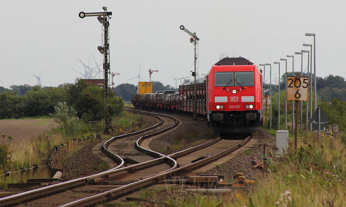 DB 245 023 mit SyltShuttle nach Westerland. Lehnshallig 26.08.2017